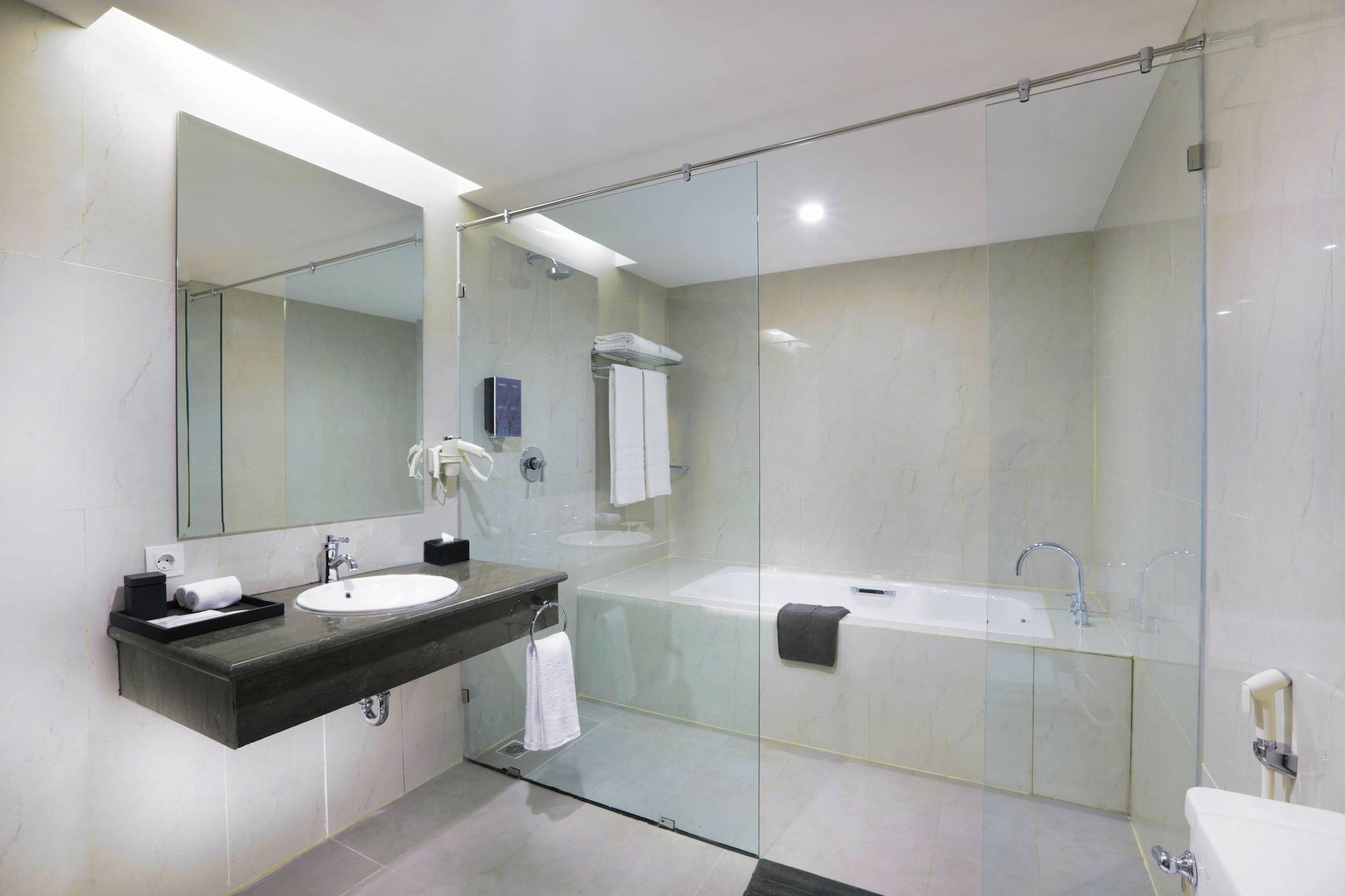 Harper Perintis By Aston Hotel Makassar Exterior photo