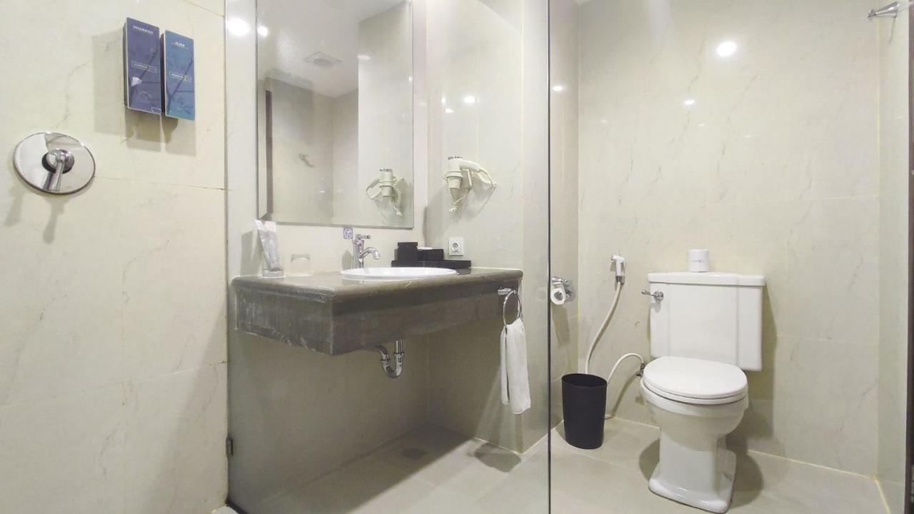 Harper Perintis By Aston Hotel Makassar Exterior photo