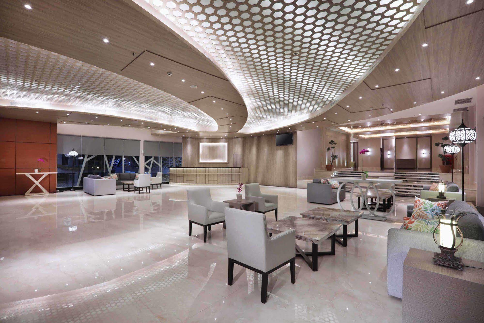 Harper Perintis By Aston Hotel Makassar Exterior photo