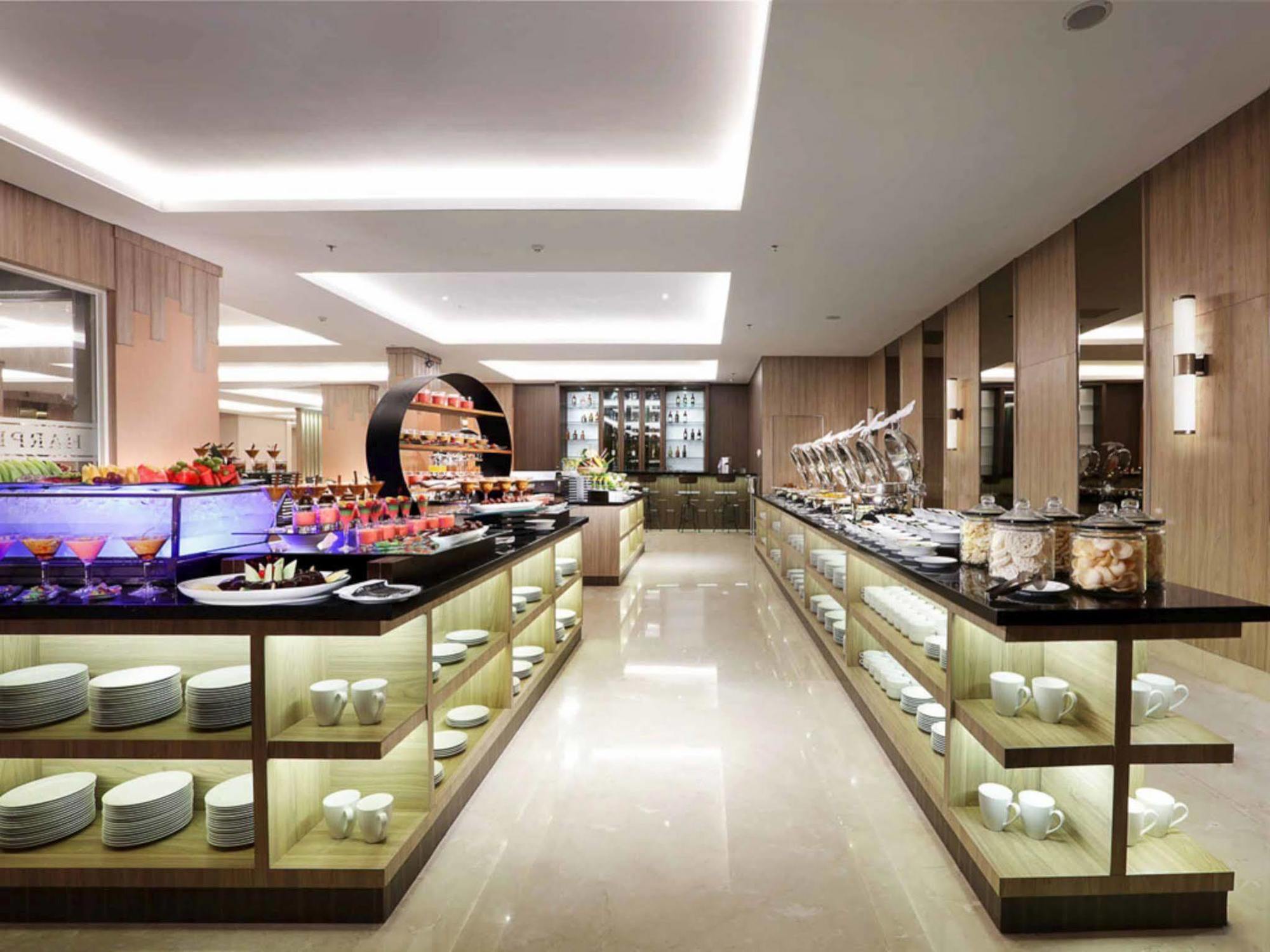 Harper Perintis By Aston Hotel Makassar Exterior photo