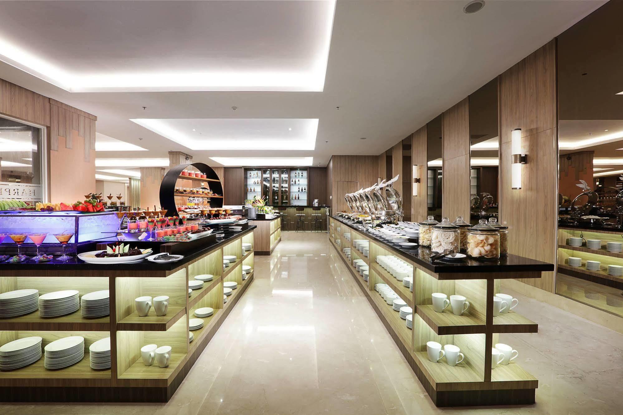 Harper Perintis By Aston Hotel Makassar Exterior photo