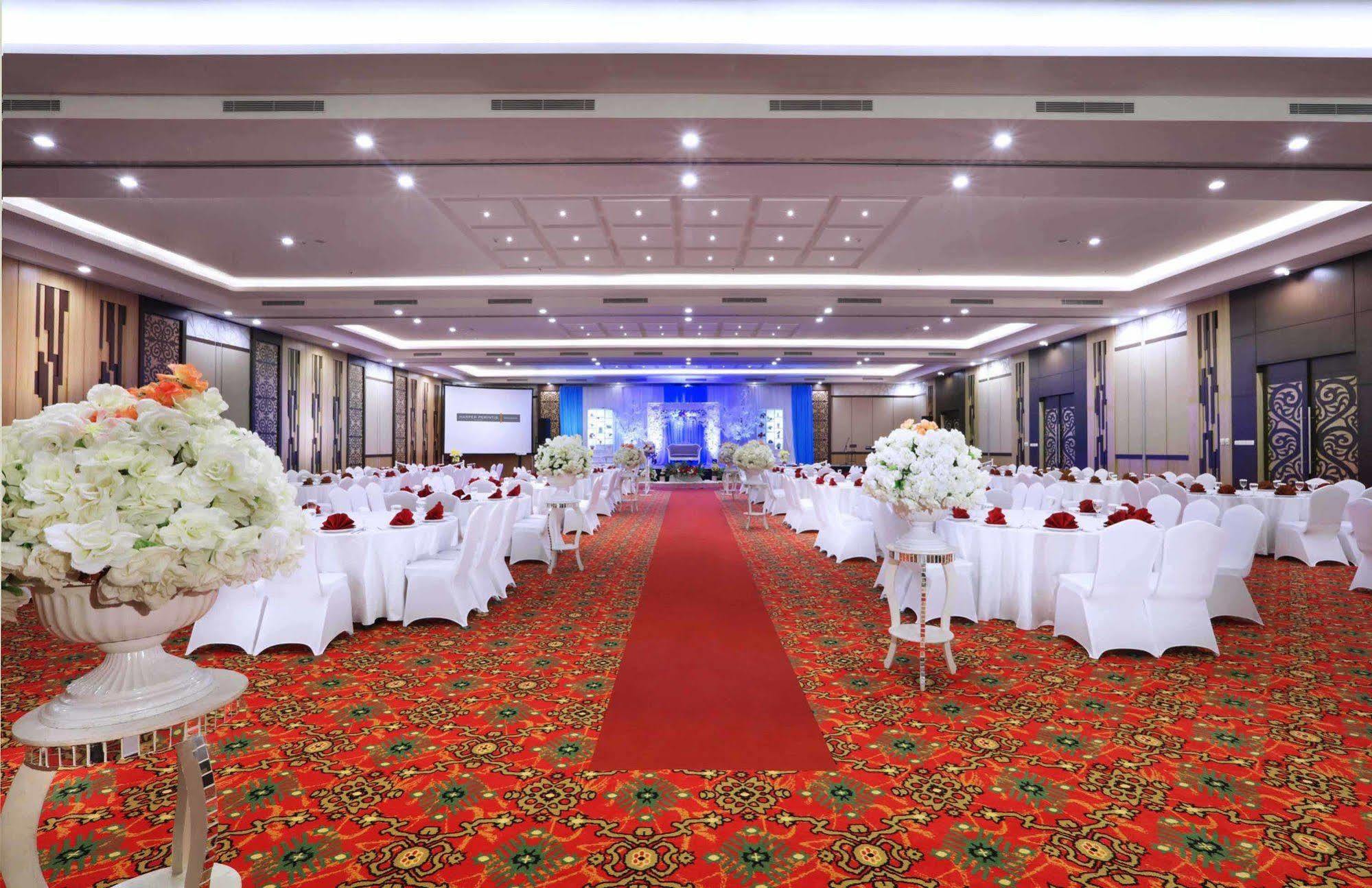 Harper Perintis By Aston Hotel Makassar Exterior photo