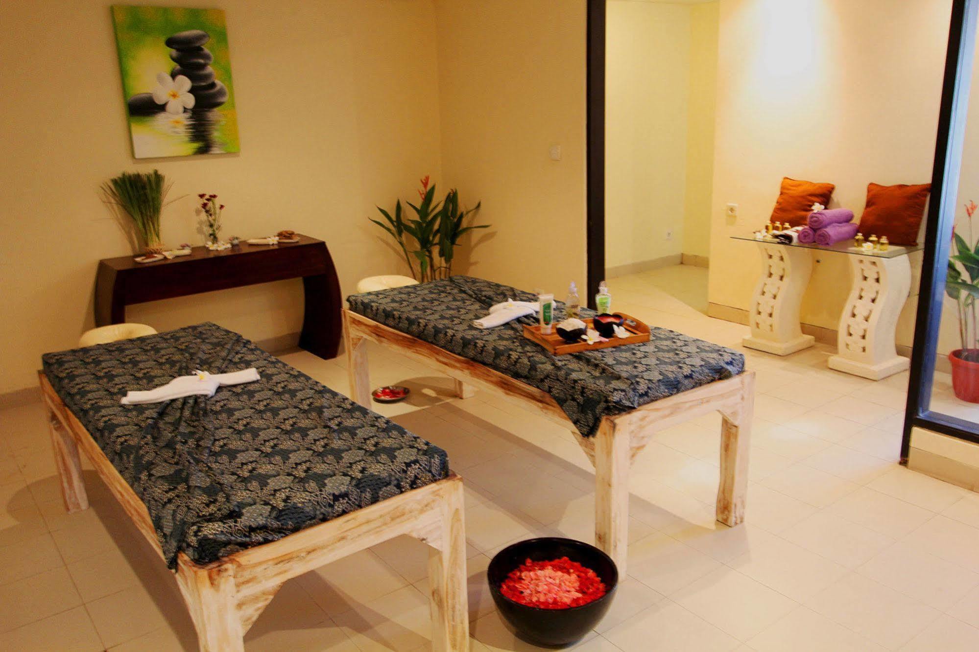 Harper Perintis By Aston Hotel Makassar Exterior photo