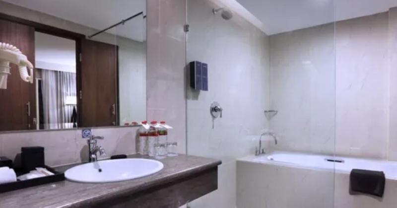 Harper Perintis By Aston Hotel Makassar Exterior photo